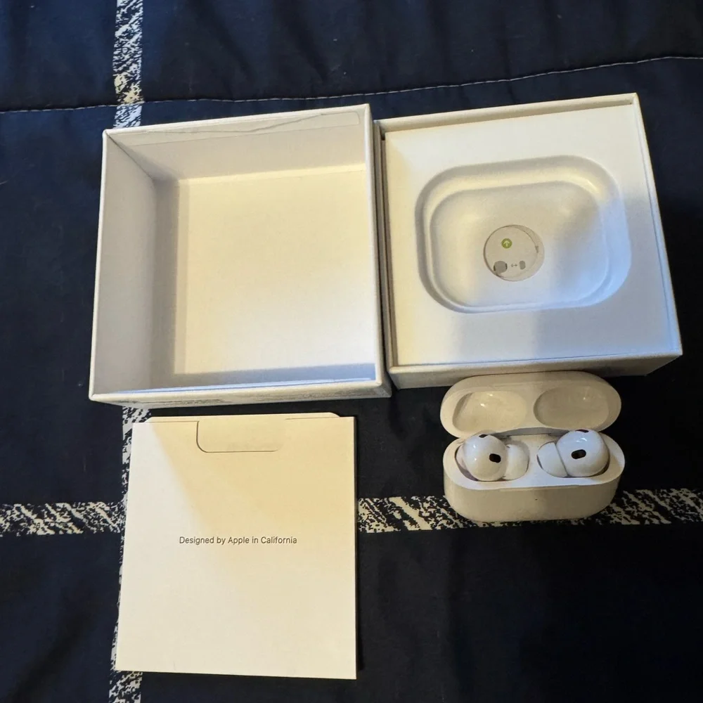 Apple White Wireless Earbuds with Accessories